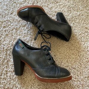 Bass black leather booties size 6